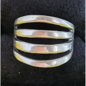 Ring Looks like sterling Silver